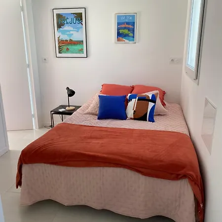 Charming 4-person With Garden Apartament *