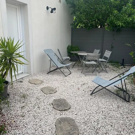 Charming 4-person With Garden Apartamento Fréjus