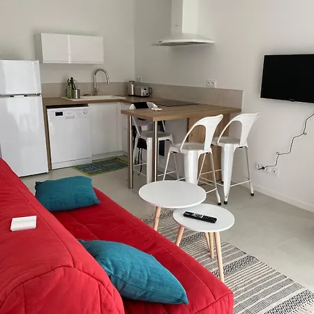 Apartamento Charming 4-person With Garden Fréjus